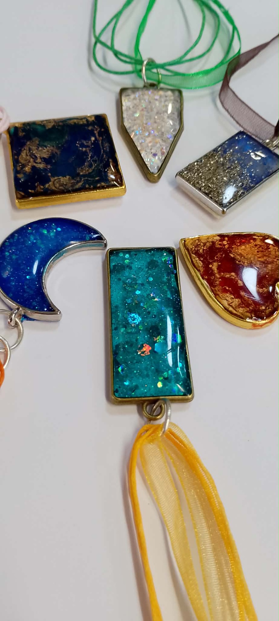 uv resin jewellery workshop Wednesday 15th April 10am - 12noon