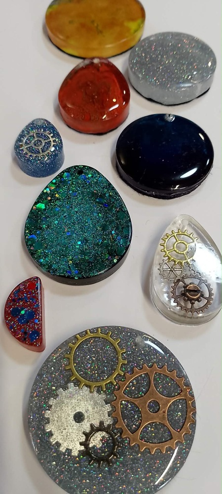 uv resin jewellery workshop Friday 20th March 6pm -8pm