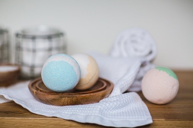 bath bombs Wednesday 5th August 10am -11.30am