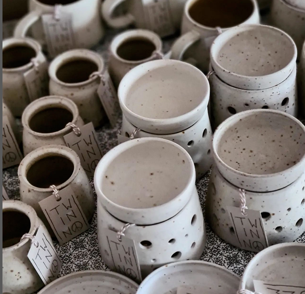 TWINN POTTERY.png