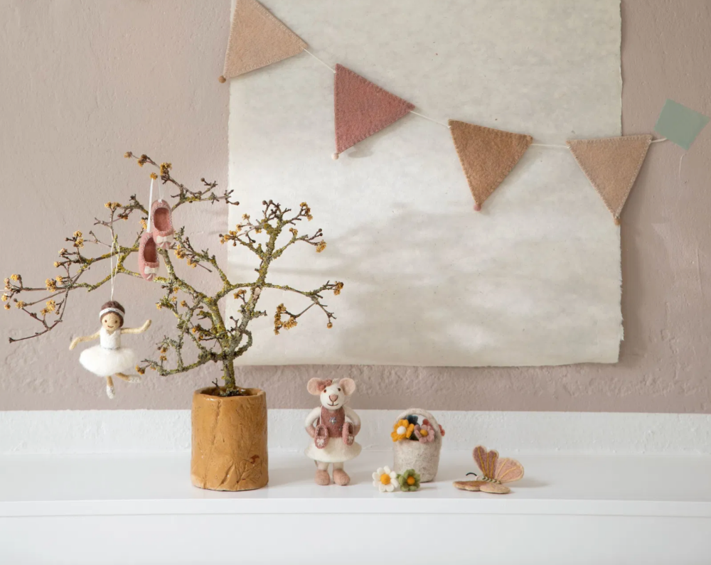 Gry & Sif Small White Ballerina Mouse - Ballerina Shoes & Bow