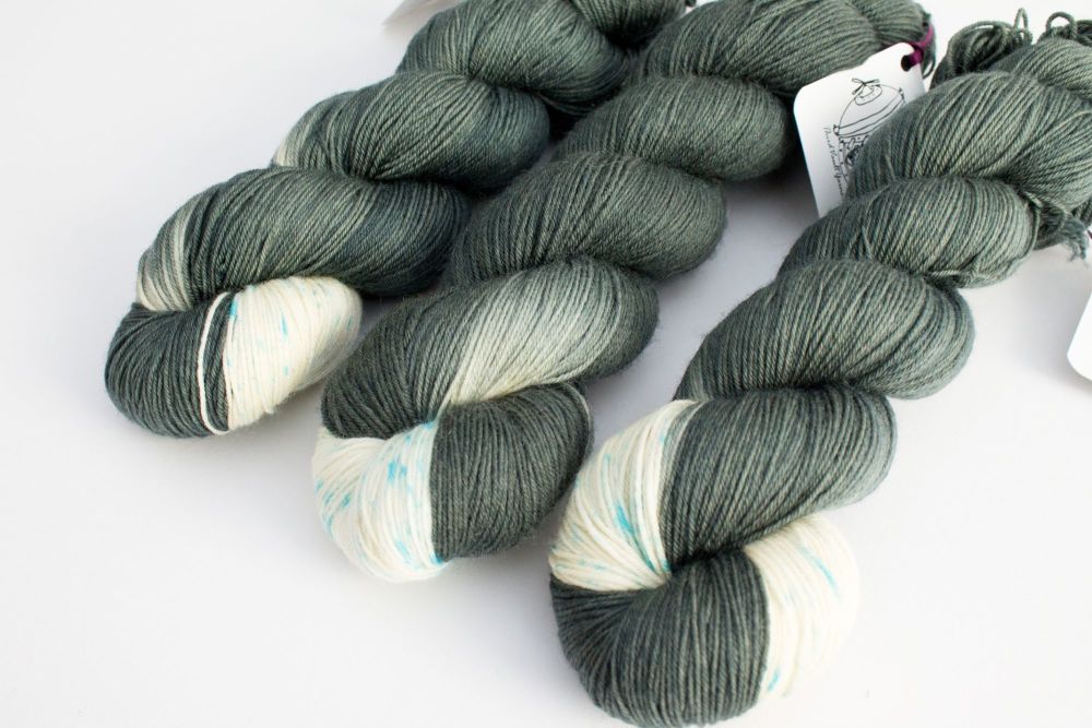 HE WHO LOVES CATS - 4ply-dk