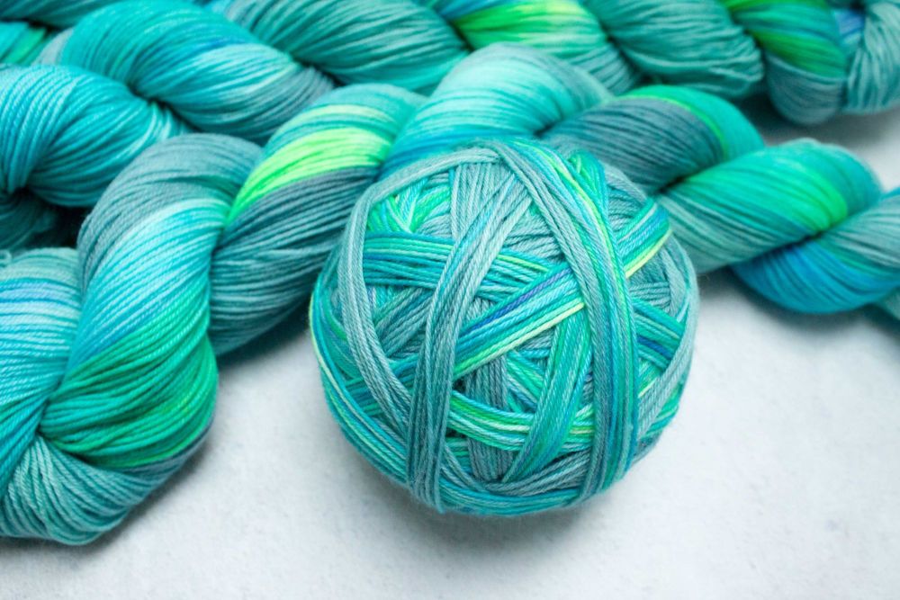 Bioluminescence - Self striping sock