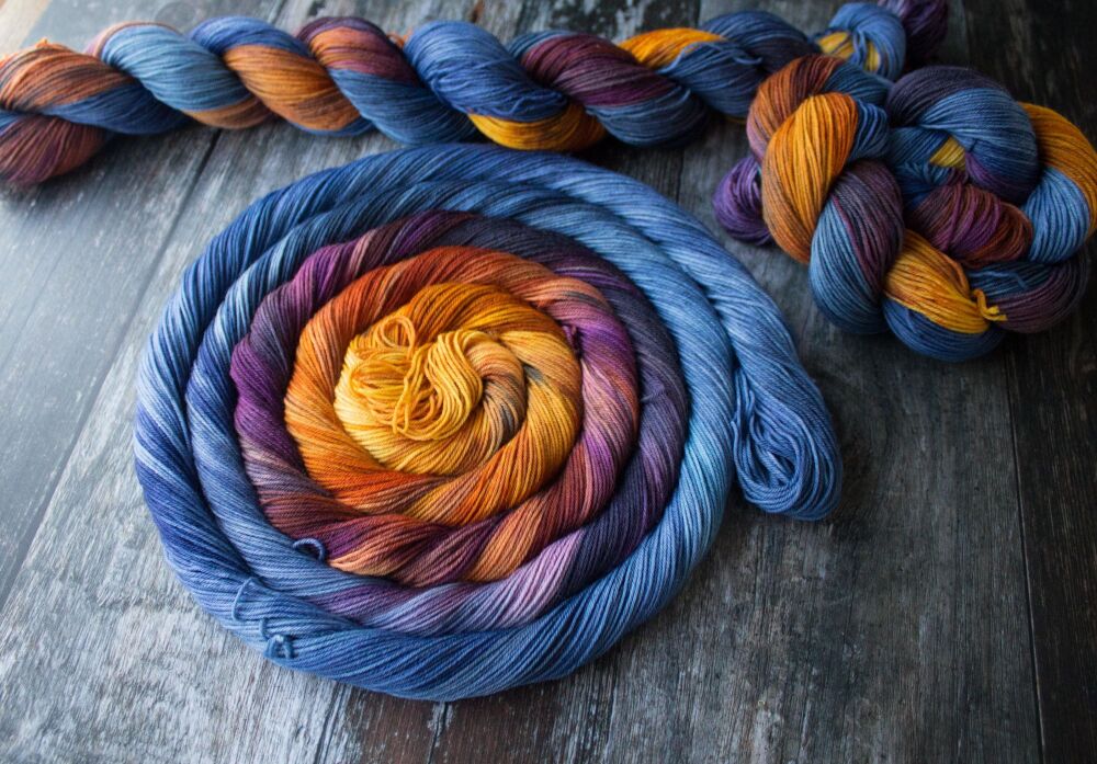 The Midnight Sea - Self striping sock