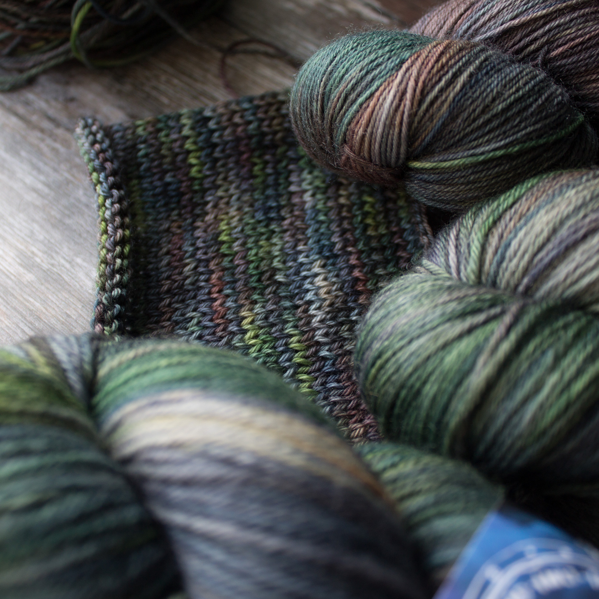 A close up of the kelpie yarn with a 4ply knitted swatch