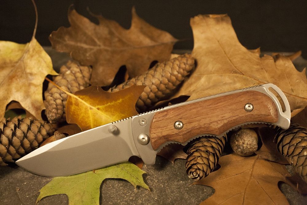 FOLDING BLADE KNIFE