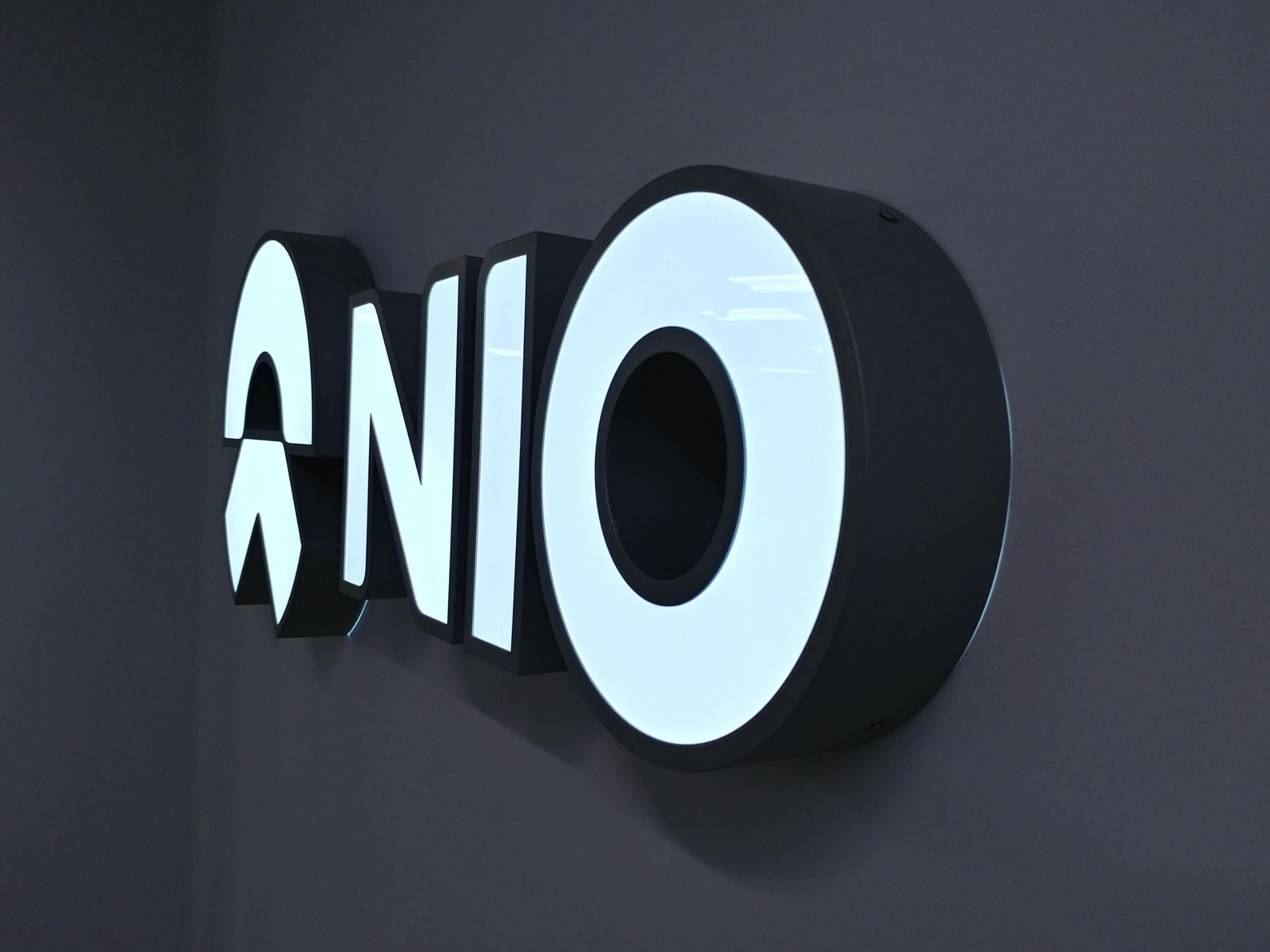 Nio Illuminated sign