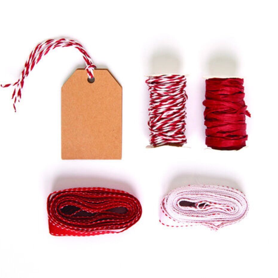 Create Christmas - Red Gift Tag Kit