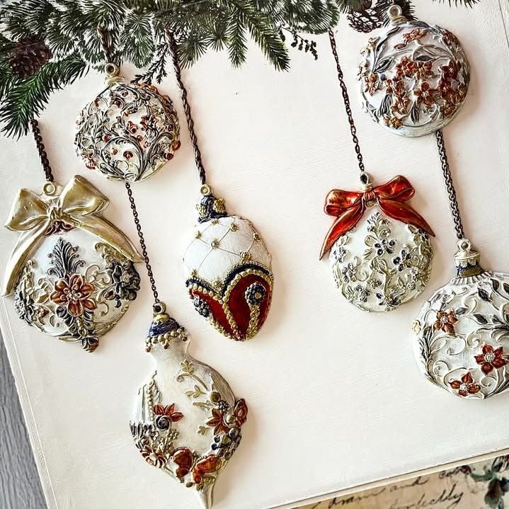 Decor Mould - Shimmering Holiday Ornaments