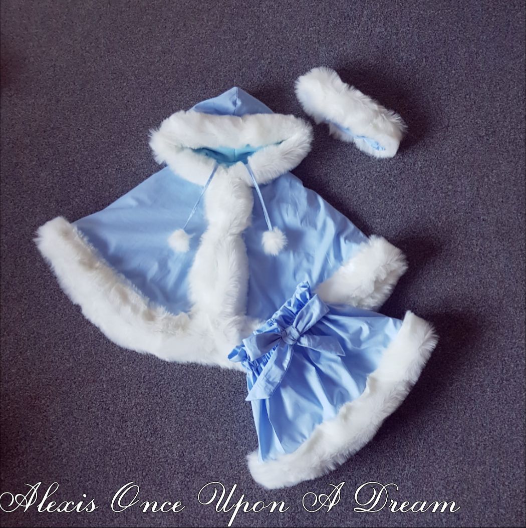 Blue and white cape set