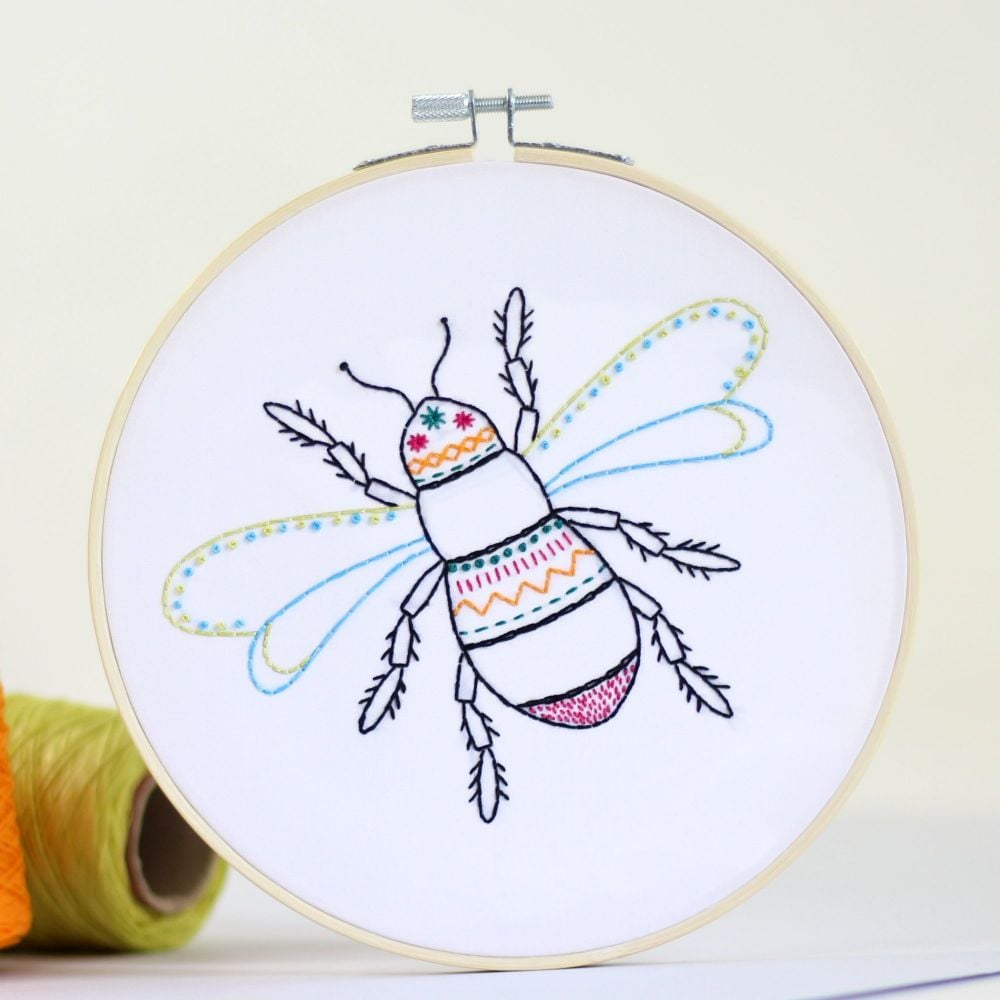 Hawthorn Embroidery Kit - Bee