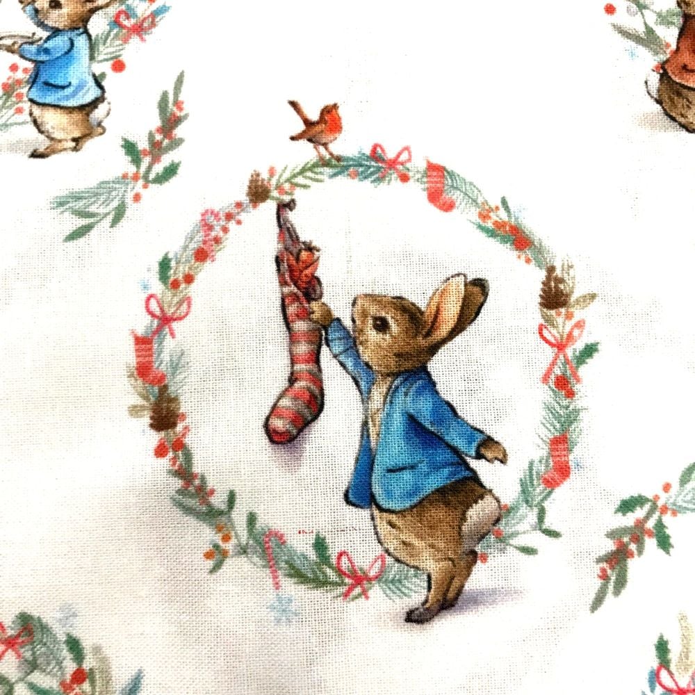 Beatrix Potter Peter Rabit Christmas - white