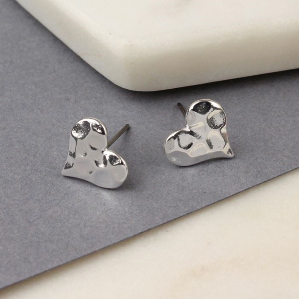 EARRINGS - HAMMERED HEART STUDS (01416)