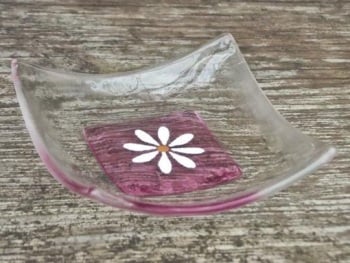 HAND CRAFTED GLASS DISH - PINK DAISY