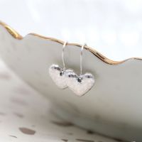 EARRINGS - SILVER PLATED HAMMERED HEART ON HOOK (03188)