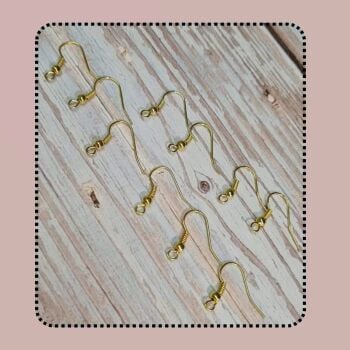 5 pairs of Gold coloured earring hooks