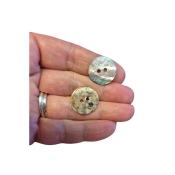 Pack of 2 shell buttons 18mm