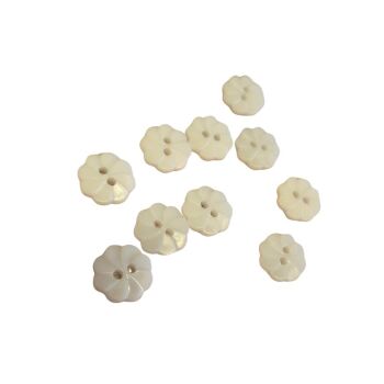 Pack of 10 Acrylic flower shape buttons 12mm