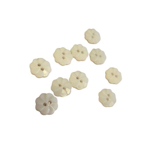 Pack of 10 Acrylic flower shape buttons 12mm