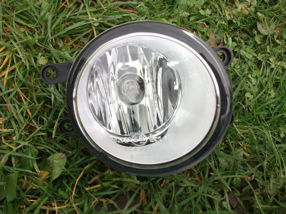 Toyota Prius Corolla Rav LEFT Hand Fog Light Part No 81220 0D042