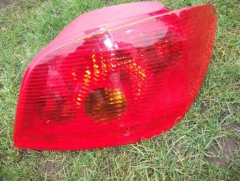 Peugeot 307 REAR LAMP BACK TAIL LIGHT LENSE LENS NEW O/S DRIVER SIDE