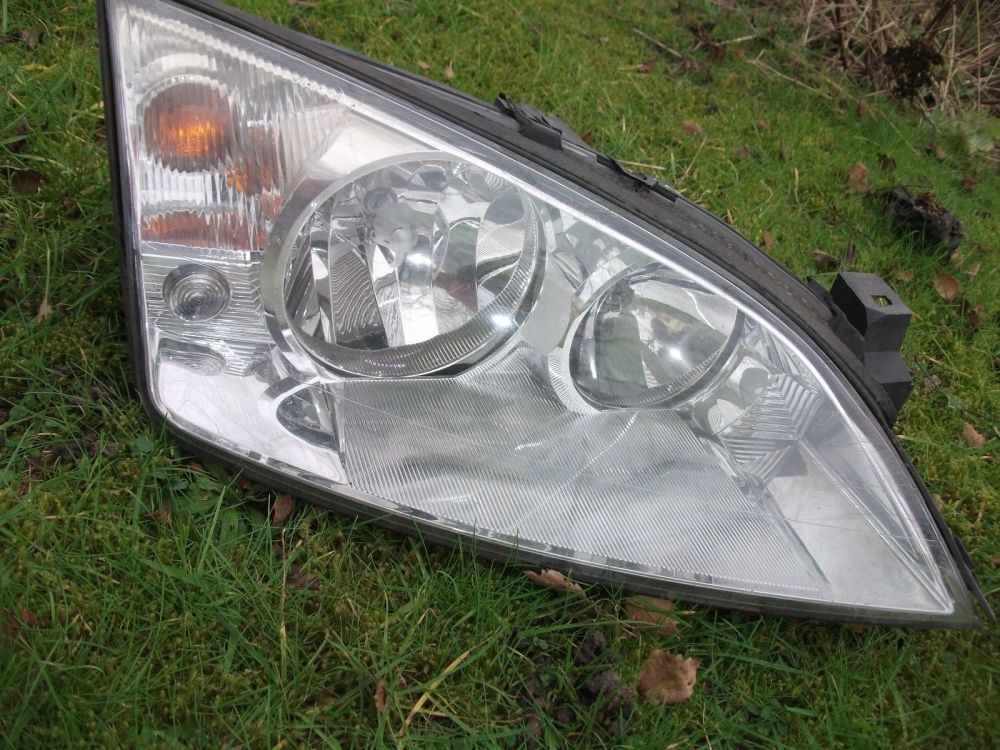 Ford Mondeo Headlight (R.H.D) Offside Right 2000 - 2007 Part Number 0301174