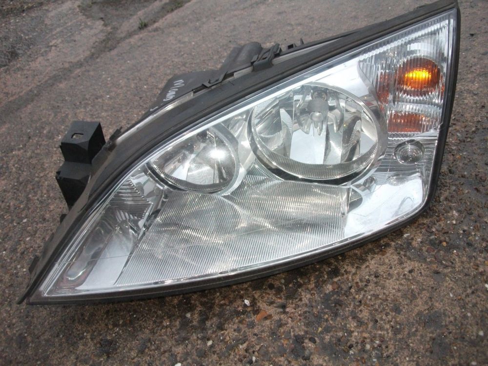 Ford Mondeo Headlight (R.H.D) N/S Nearside Left 2000 - 2007 Part Number 030