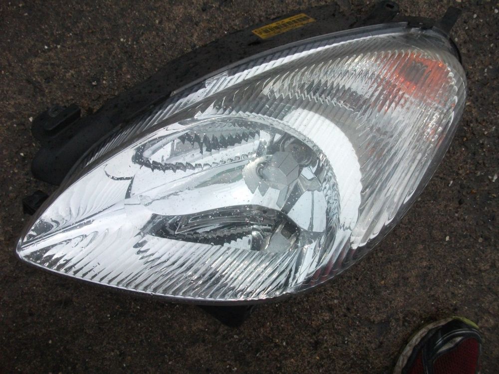 Citroen Xsara Picasso Headlight Headlamp NS Passenger Side 9631500180