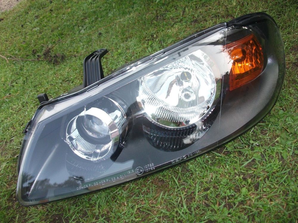 Nissan Almera Passengers Side Headlight 2002 - 2005