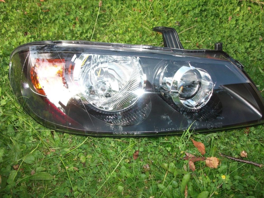 Nissan Almera Drivers Side Headlight 2002 - 2005