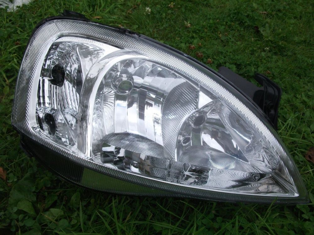 Vauxhall/Opel Corsa C 2000-06 Driver Headlight 4421125R