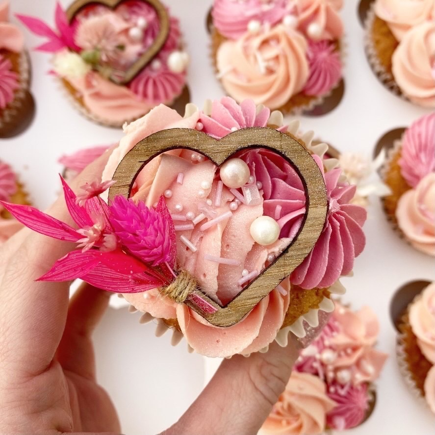 BAKE IT PRETTY - Heart Cupcake Topper