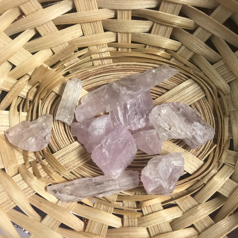 Raw Stone - Kunzite, Pink
