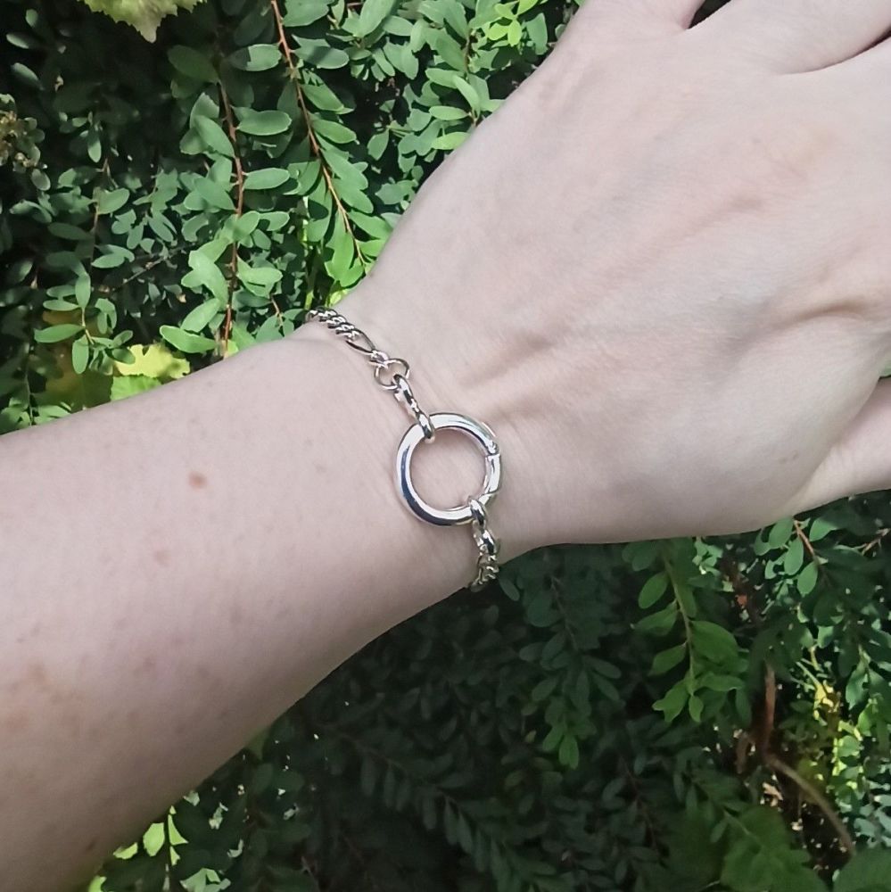Circle Clasp Chain Bracelet - Patterned Chain 
