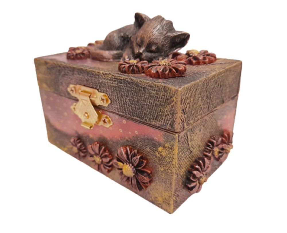 Sleeping Kitten & Daisies Small Box - B349