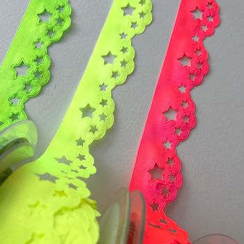 Cut out, Neon scatter star ribbon