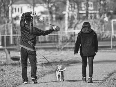 Winding a retractable dog lead round hand