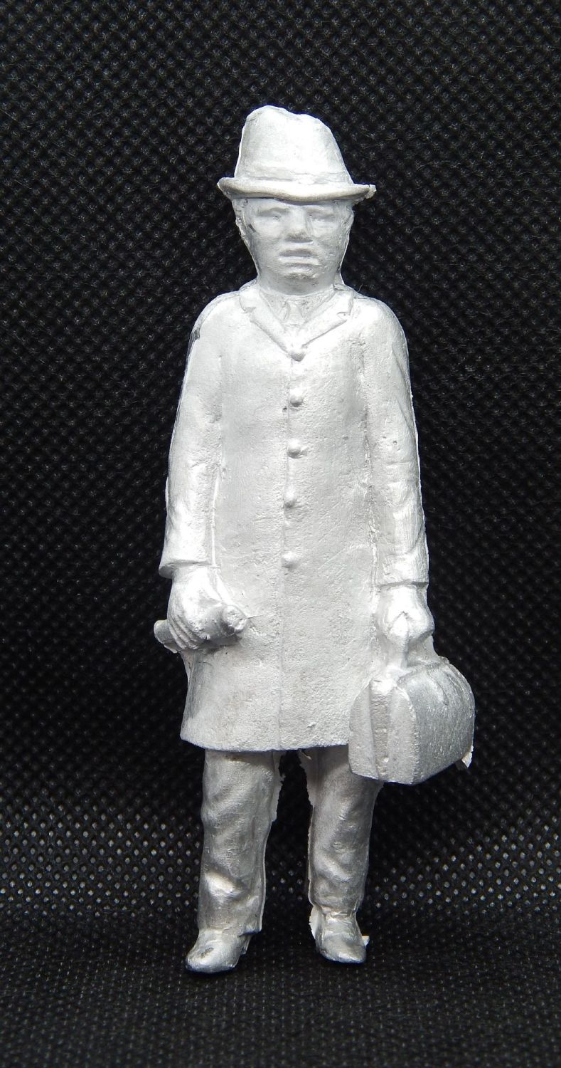 PP6 - Standing Man with Case
