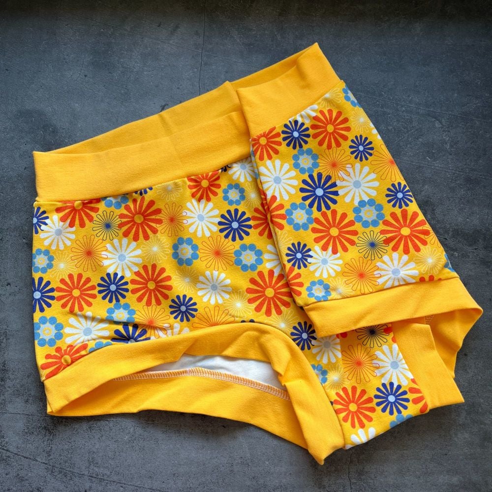 XL Boy Shorts UK 18-20 - Retro Flowers / Yellow