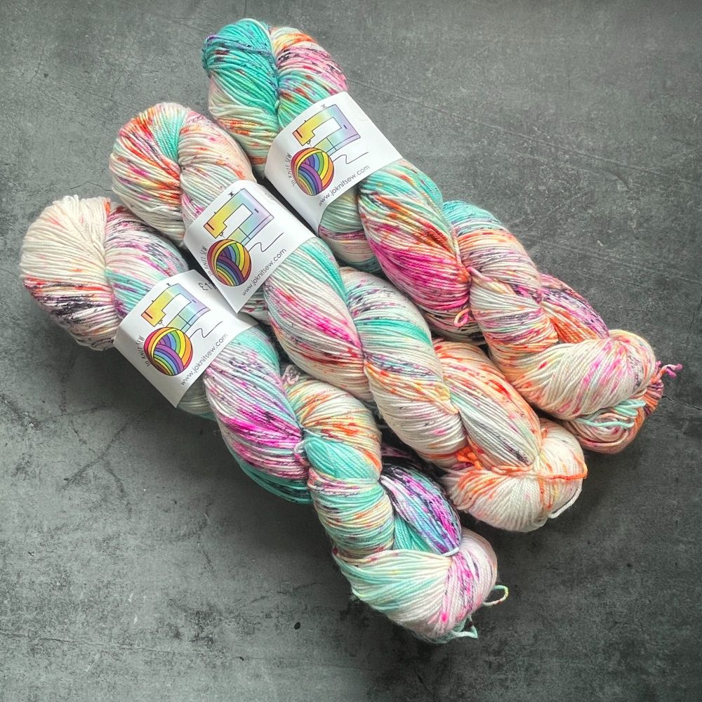 Feeling Koi on Merino Nylon Platinum sock