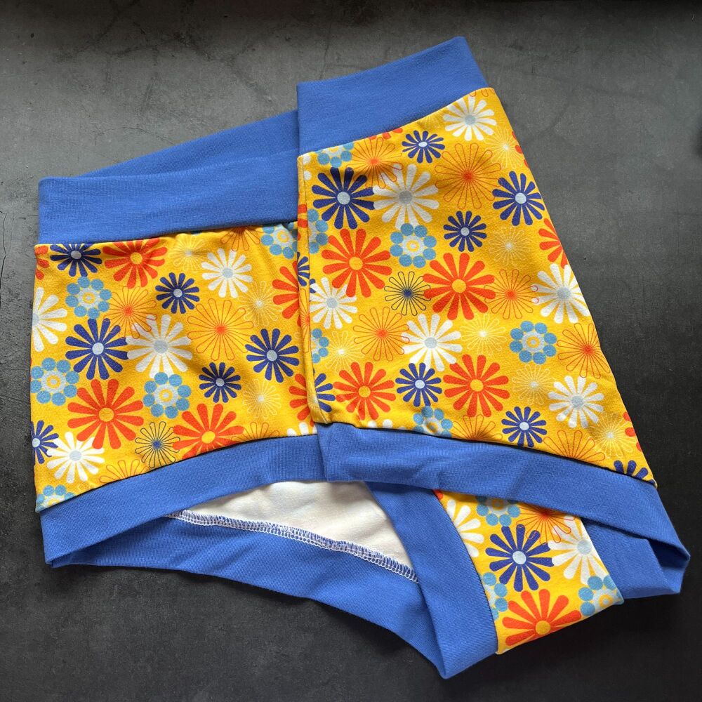 XL Boy Shorts UK 18-20 - Retro Flowers / Blue