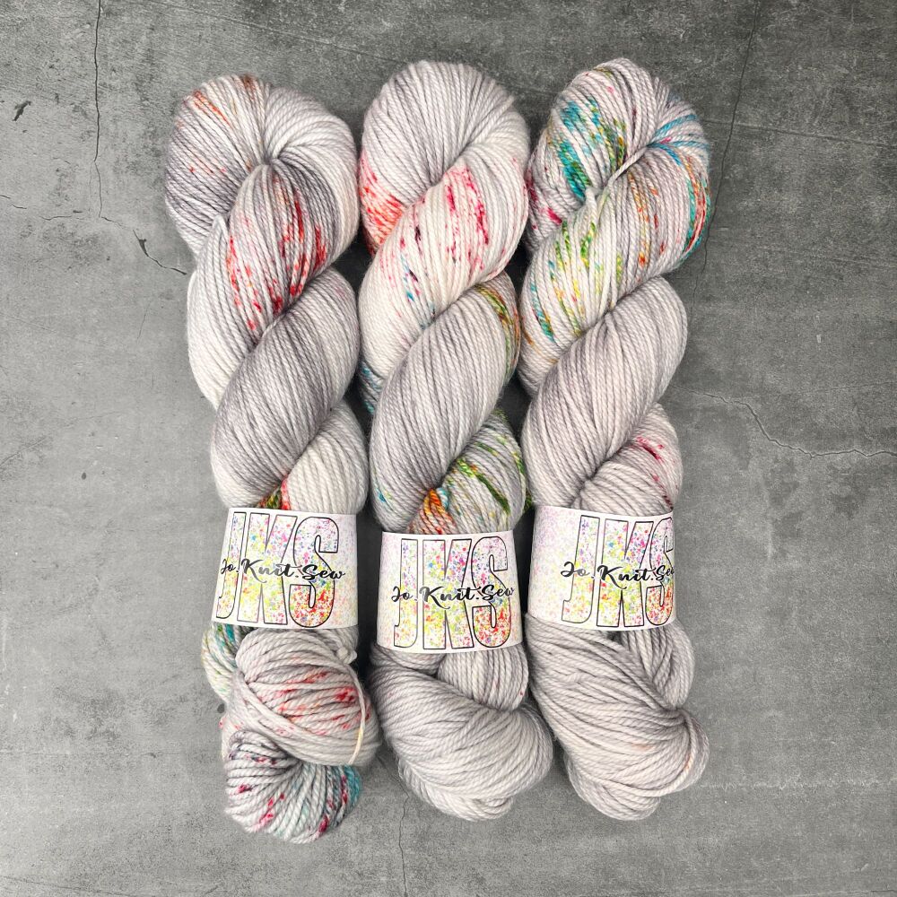 Grey-n-Bow on Merino / Nylon DK