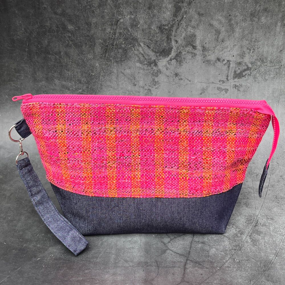 Hand Spun & Woven  / Burgundy Flowers Boxy Bottomed bag