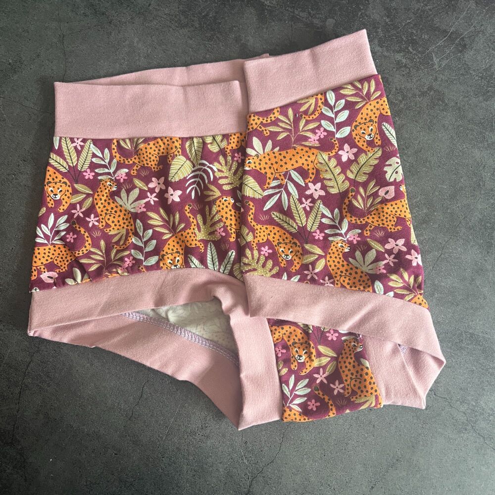 MEDIUM Boy Shorts UK 10-12 - Leopard