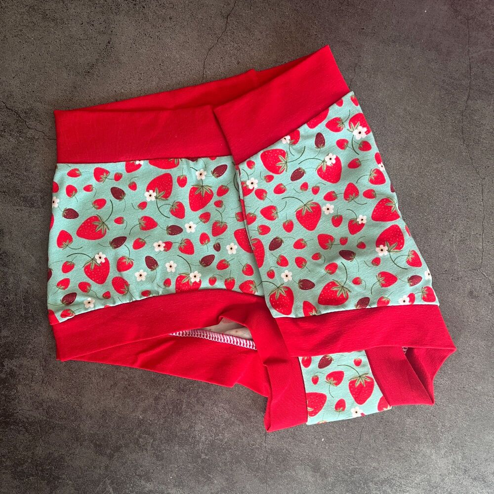 MEDIUM Boy Shorts UK 10-12 - Strawbs