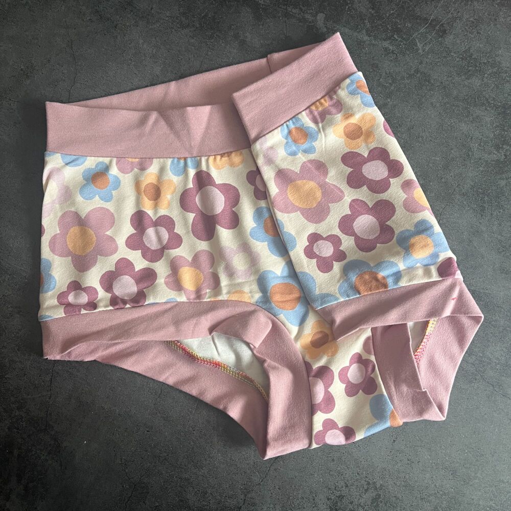 LARGE Boy Shorts UK 14-16 - Retro Daisies