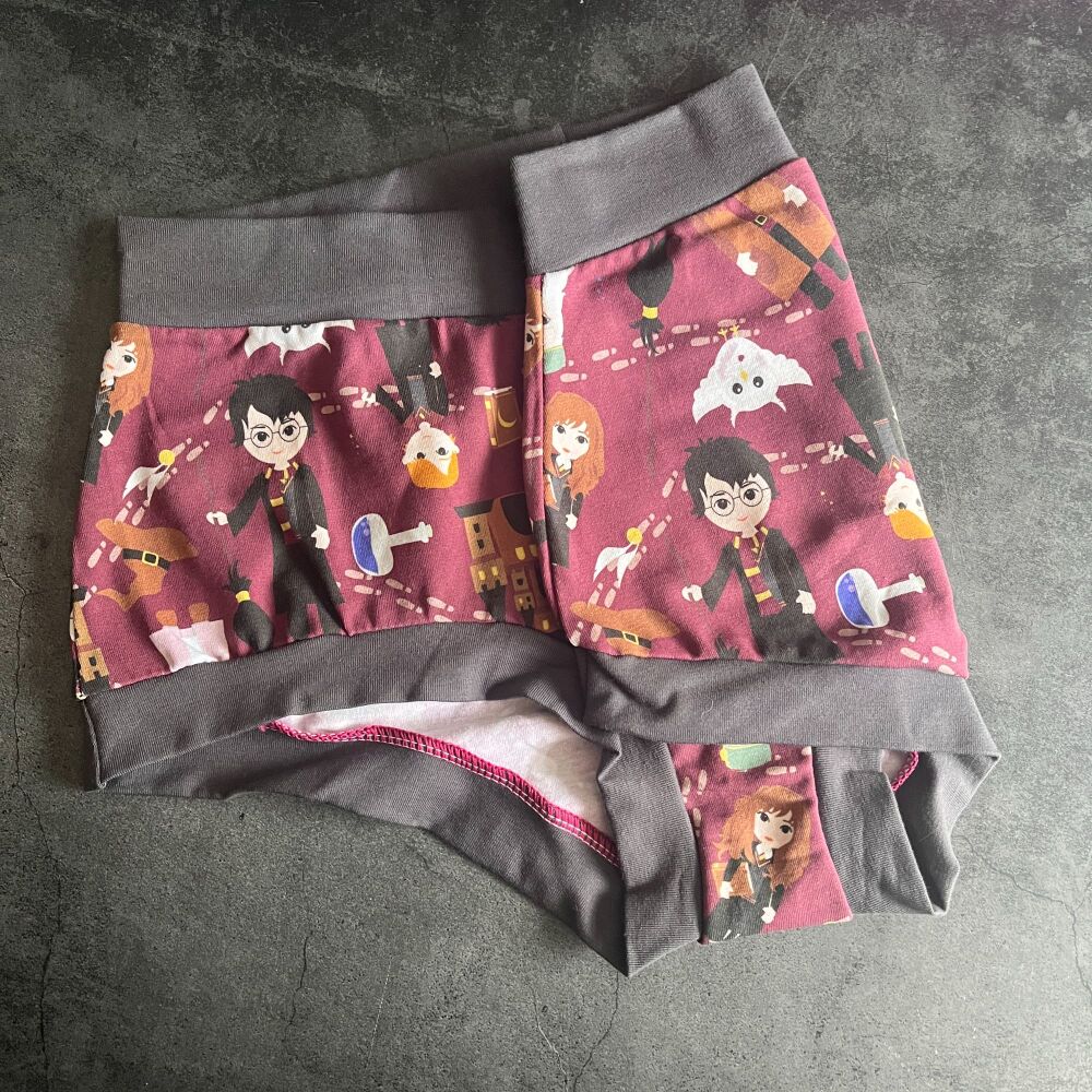 LARGE Boy Shorts UK 14-16 - Wizard Tracks