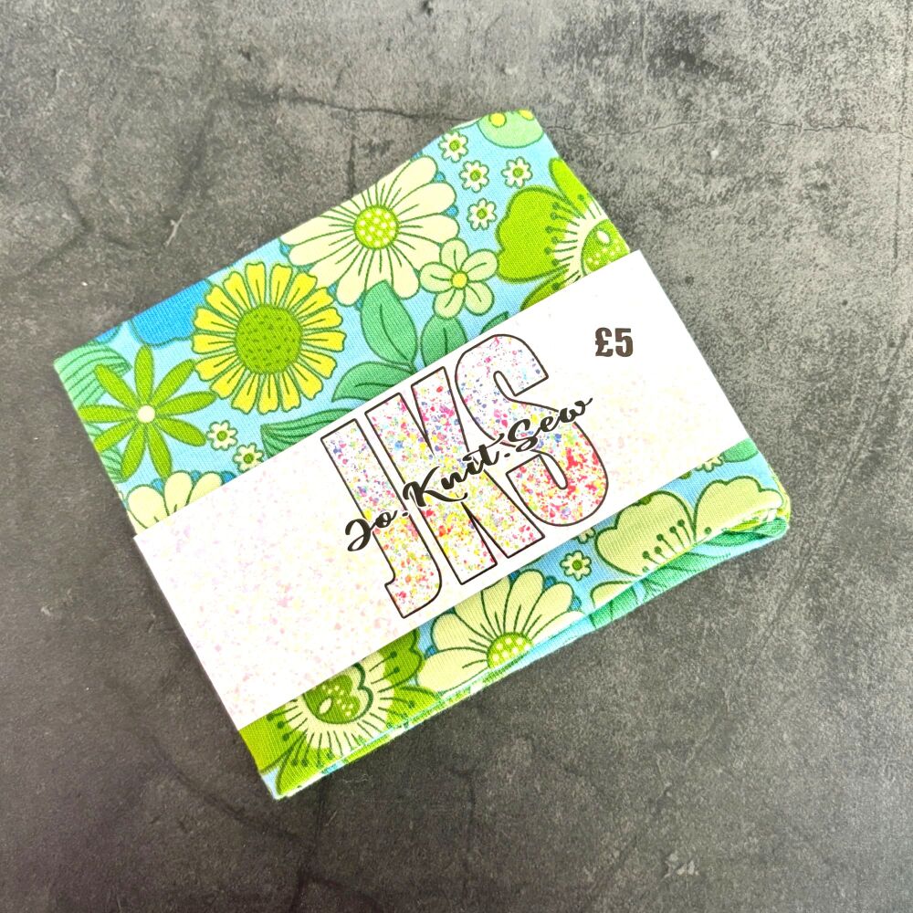 70s Bedspread Yarn Hug