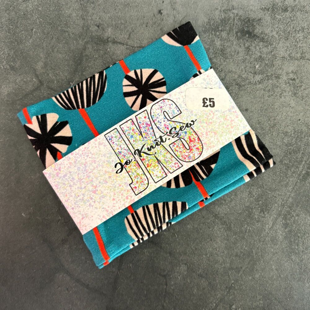 Abstract Flowers Yarn Hug