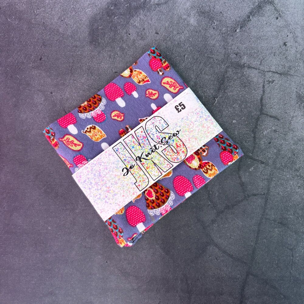 Grey 'shrooms Yarn Hug